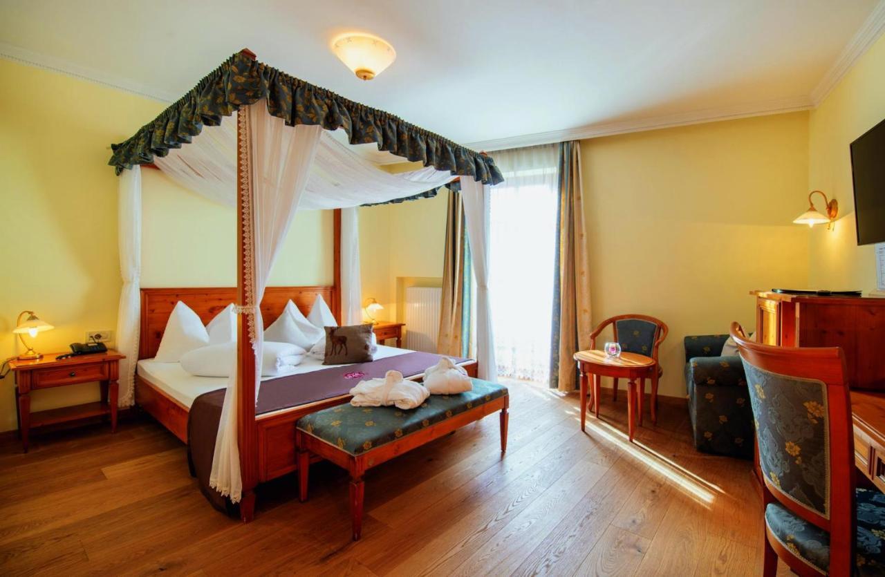Hotel Engel สลูแดร์โน ภายนอก รูปภาพ