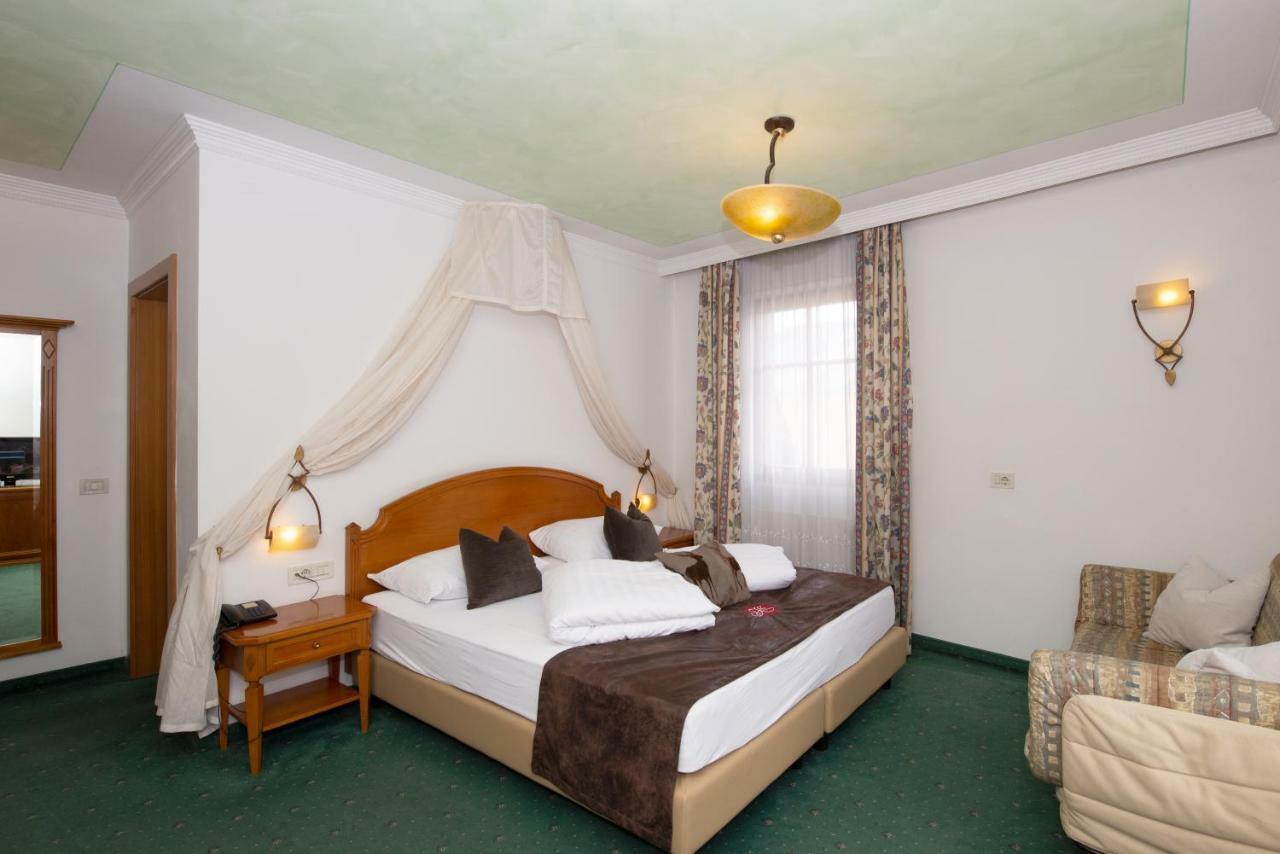 Hotel Engel สลูแดร์โน ภายนอก รูปภาพ