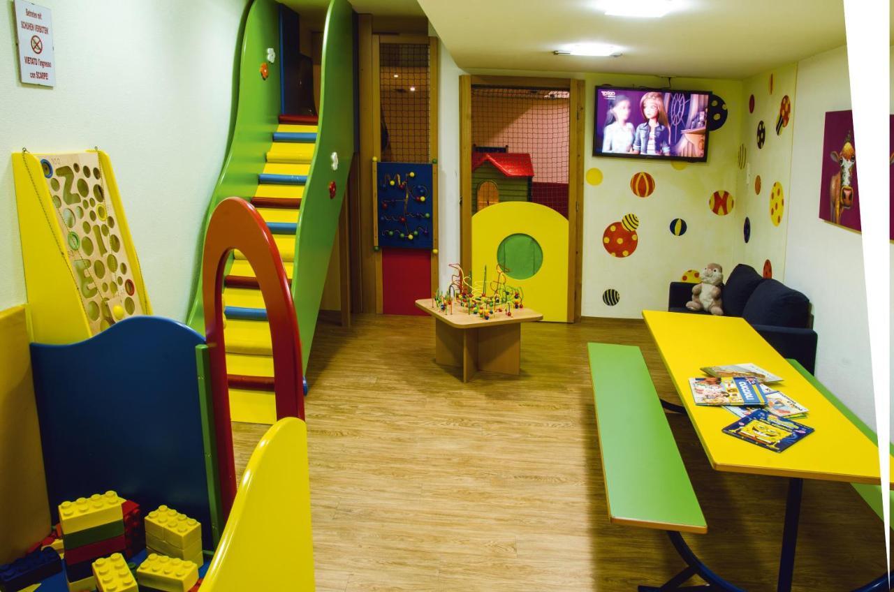 Hotel Engel สลูแดร์โน ภายนอก รูปภาพ